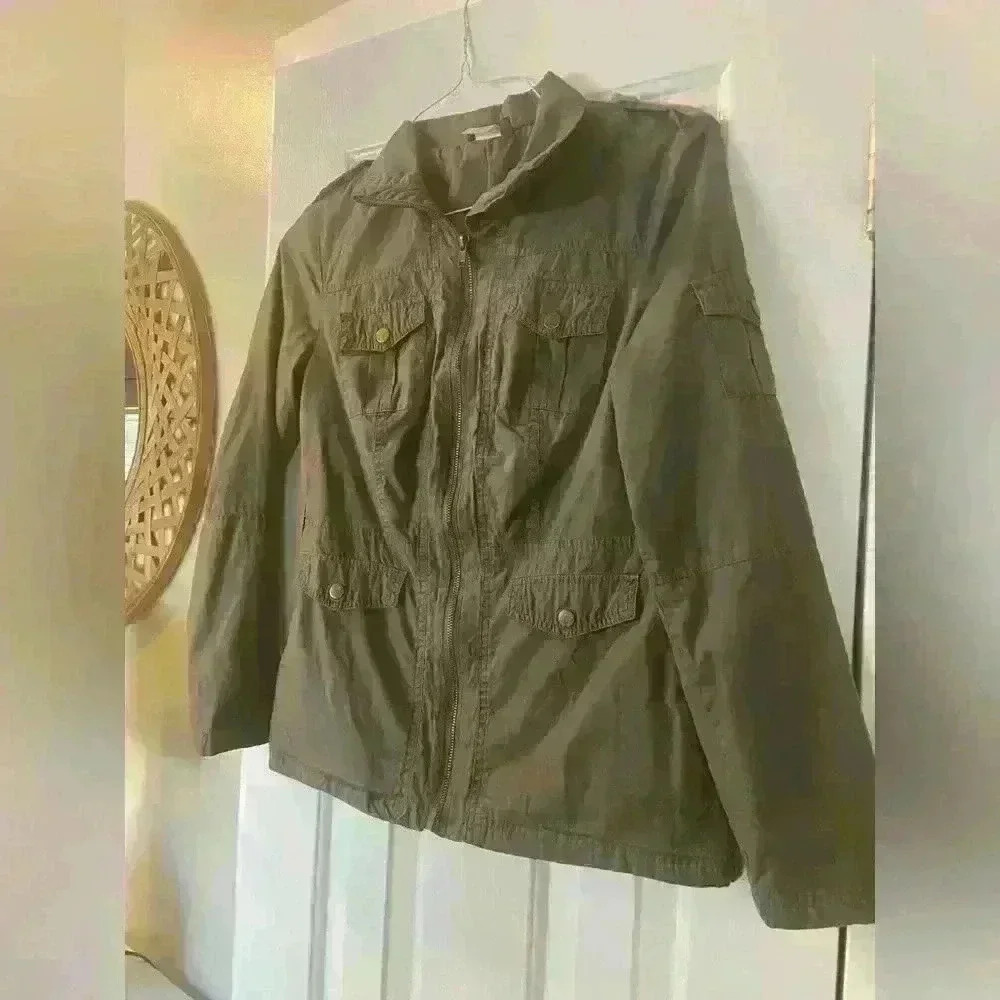 Mark. Olive Green Utility Khaki Jacket. Women’s Size Small. Zip closure.